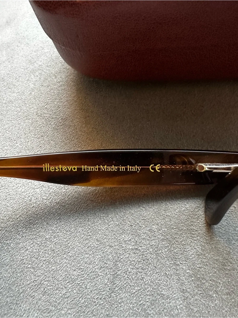 Illesteva Leonard Two-Tone Tortoise/Clear Sunglasses + Cases